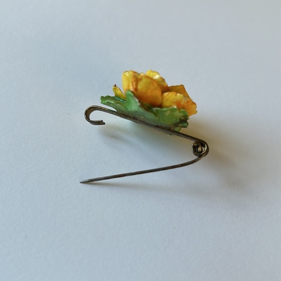 VINTAGE🗝️ Yellow Art Glass Flower with Metal Pin - Picture 3 of 6